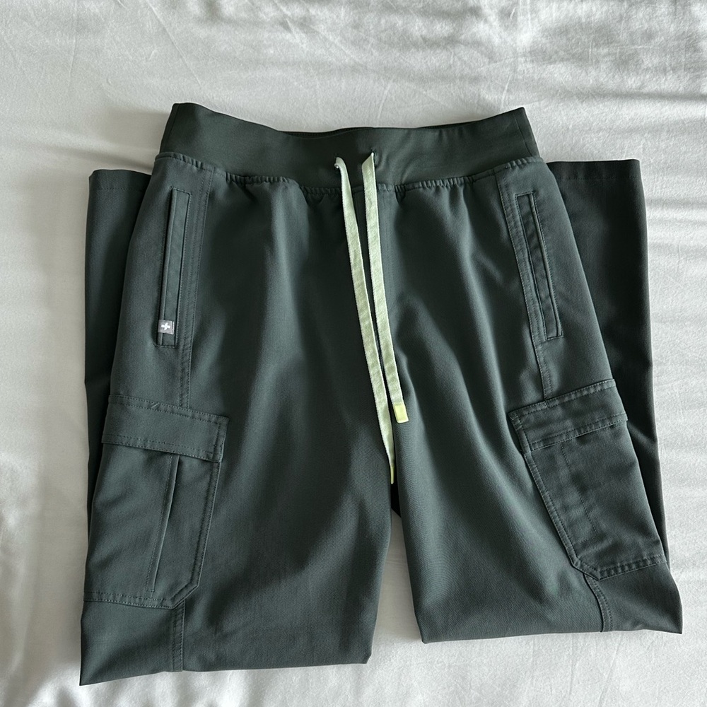 Figs Bonsai Ukwala High-Waisted Cargo Scrub Pant size M